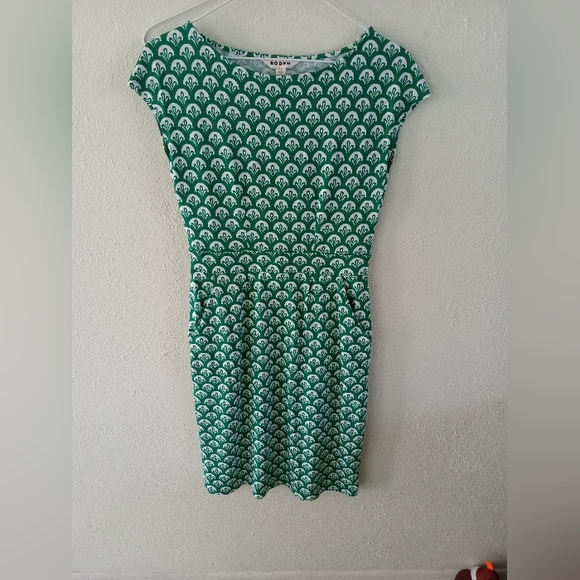 BODEN Cotton Knit Green Floral Pull On Dress | 6 - Picture 3 of 8